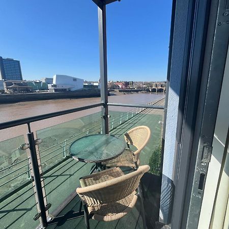 Luxury Riverside 2 Bedroomed Apartment With Balcony Newport  Exterior foto