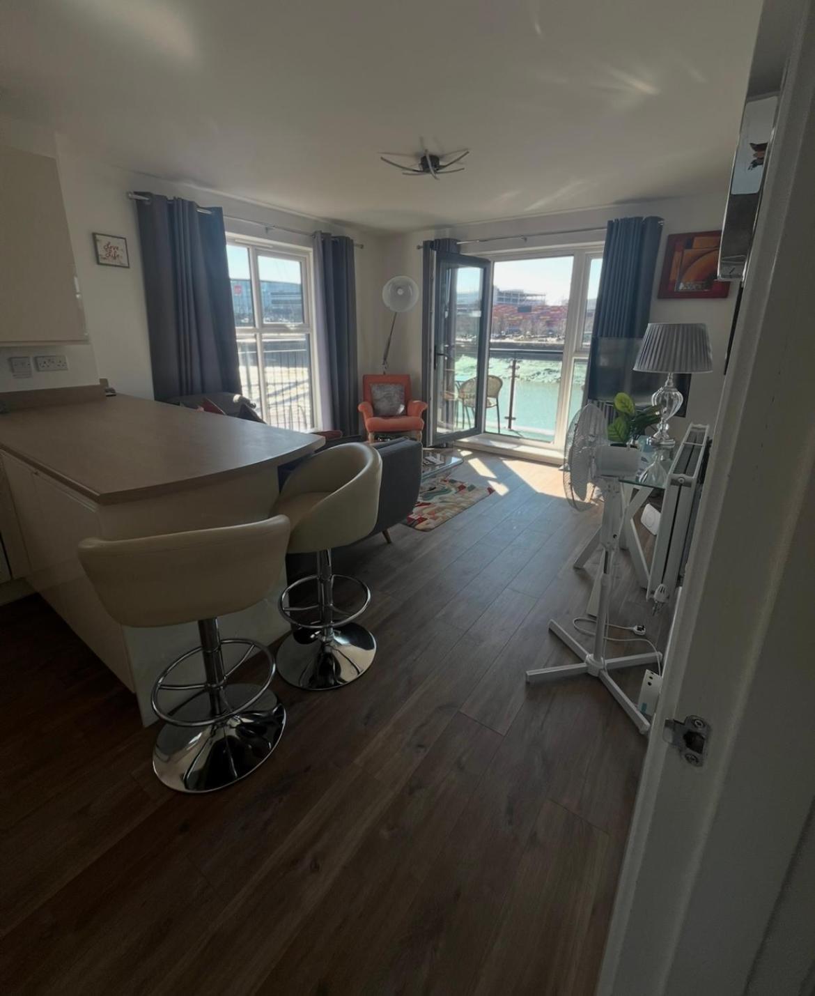 Luxury Riverside 2 Bedroomed Apartment With Balcony Newport  Exterior foto